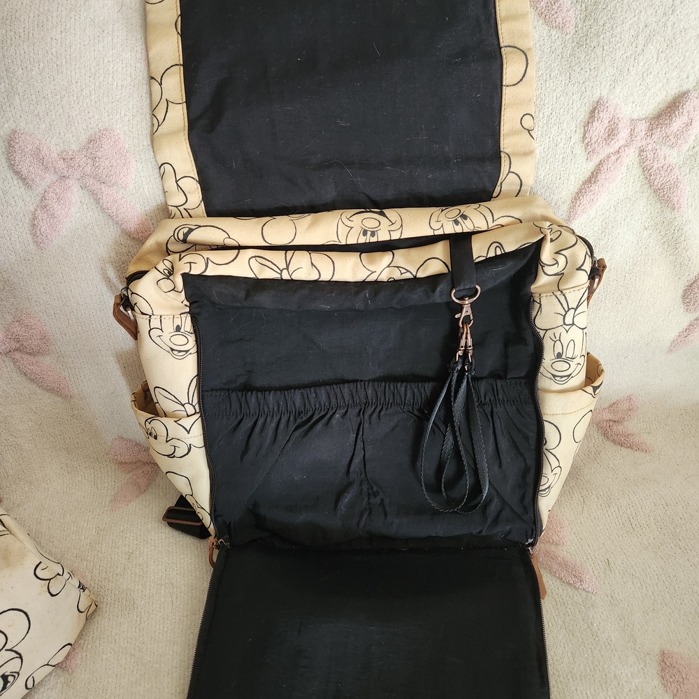 Petunia Pickle Bottom Cream and Black Diaper Bag - Picture 7 of 9